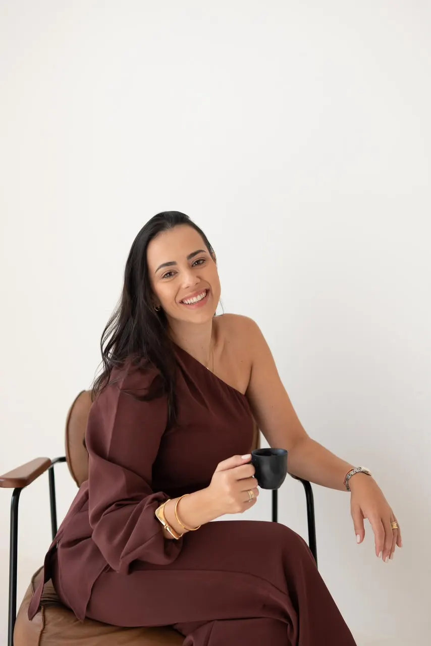Dra. Beatriz Muniz conversando de forma descontraída